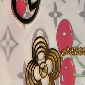 Source Unknown Gold Floral Pendant Necklace